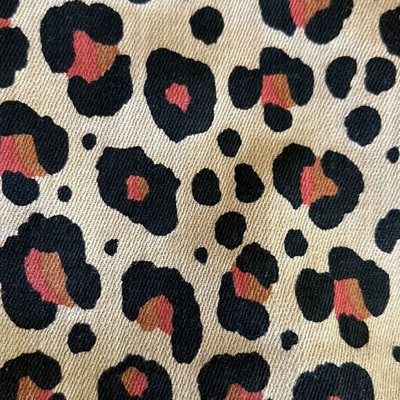 Code Bleu Petite Size Classic Mid Rise Shorts Size 30 Cheetah - Picture 3 of 11